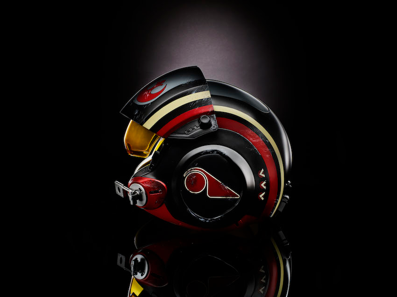 Illustration for article titled This Black Series Poe Dameron Helmet Is Too Small for Adults and It's Super Unfair (UPDATED)